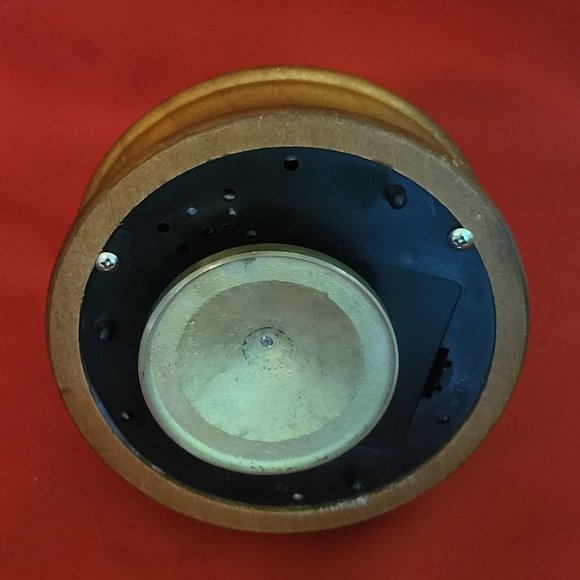 VTG Lighted Heritage Village Childe Pond and Skaters Musical - Picture 4 of 13